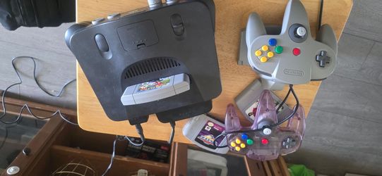 Nintendo 64 with two controller and 20GAMES
