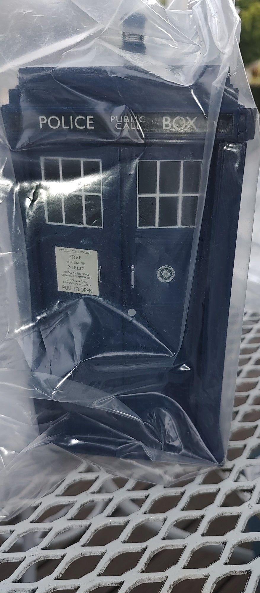 DR.Who Telephone Call Box Toy