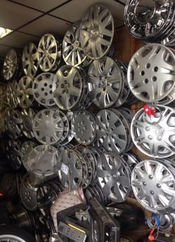 10.000 Hubcaps ! Toyota, Nissan. Ford, Honda.