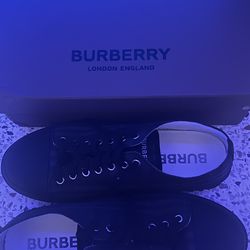 Burberry shoes size 10/5