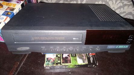 Samsung vcr player 4 head + 40 VHS tapes + wood VHS rack
