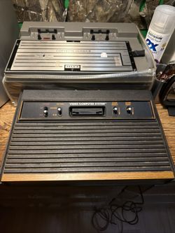 Vintage gaming system works, but does not come with controllers. Do not have any.