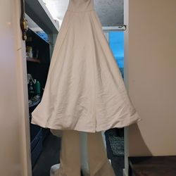 Deluxe Bridal Size 8 Brand New  $750