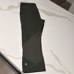 Lululemon women’s high rise leggings (Small)