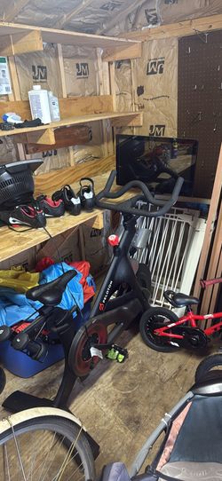 2019 Peloton Bike 3rd Gen Very Good Condition 51-200 Rides - Kearny, NJ