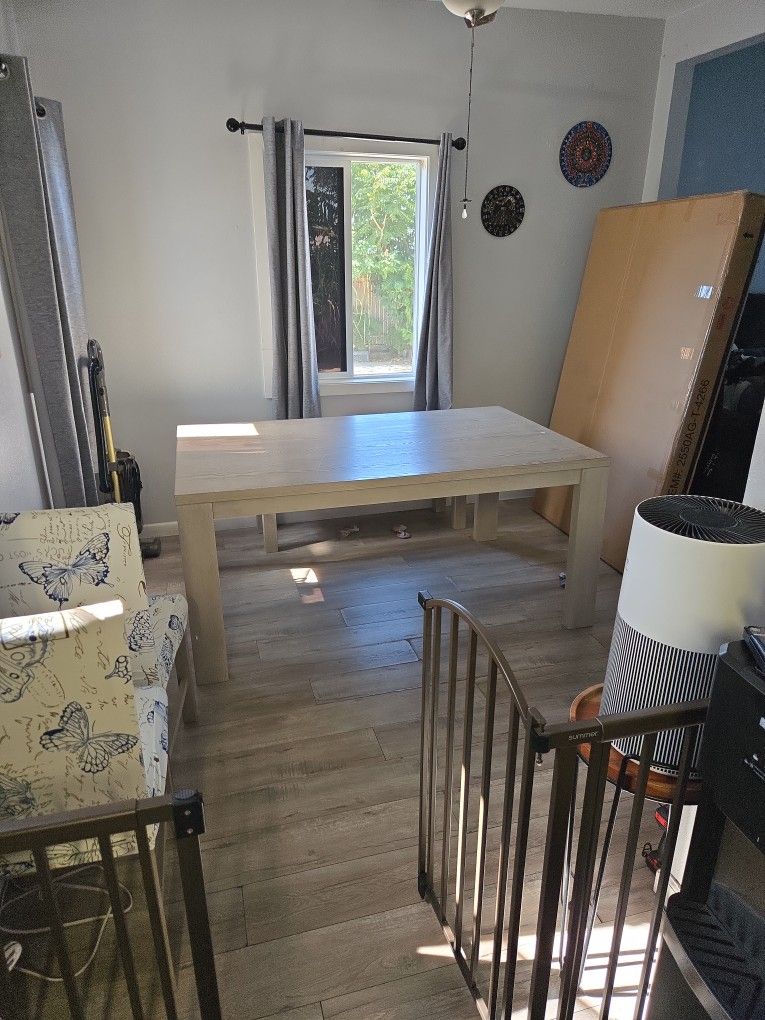 Dinning Table 