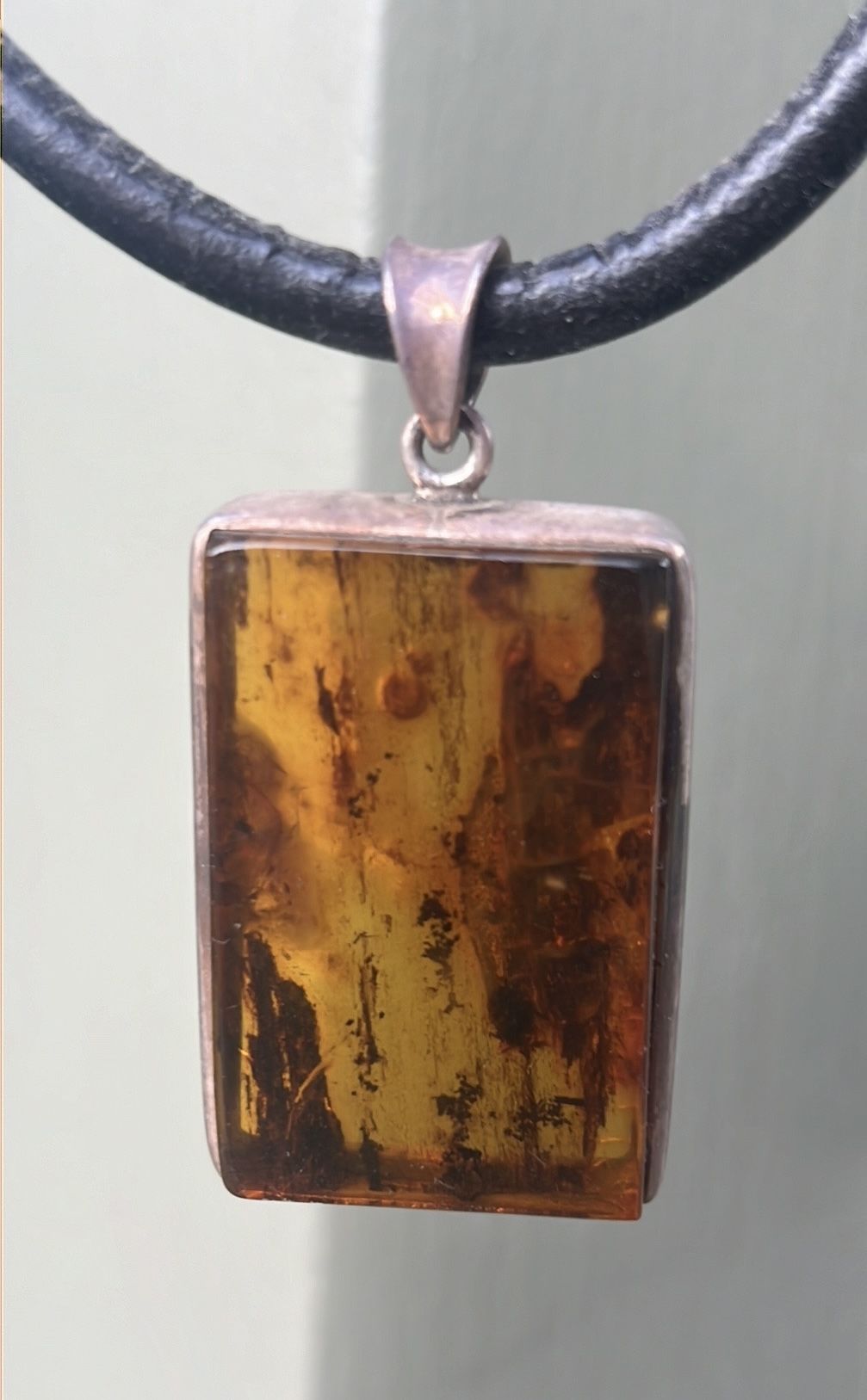 Chunky modernist Black and Brown amber Pendant choker Necklace