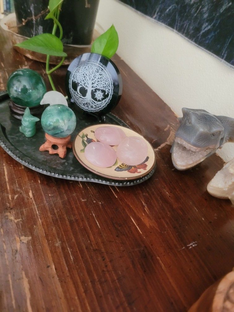 Palm Stones, Crystal Balls And Holders, Carved Stone Figures