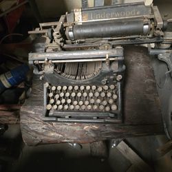 Underwood Type Writer 