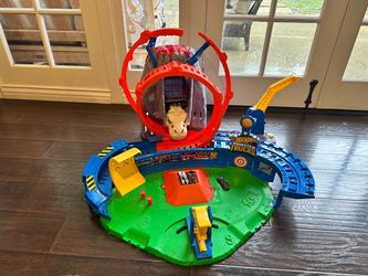 Hot Wheels Monster Trucks T. Rex Volcano Arena Track Playset