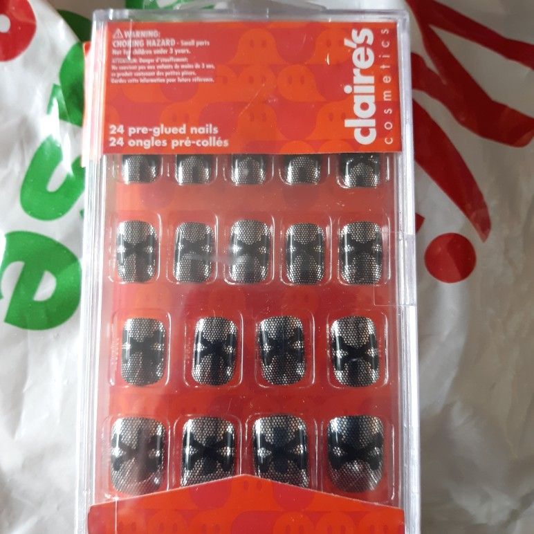 Claire's Peel And Stick Nail Covers In Skeltons