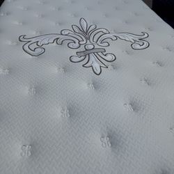 Stearns and Foster Queen size mattress and box spring Matching set. $500. Will deliver for a fee.