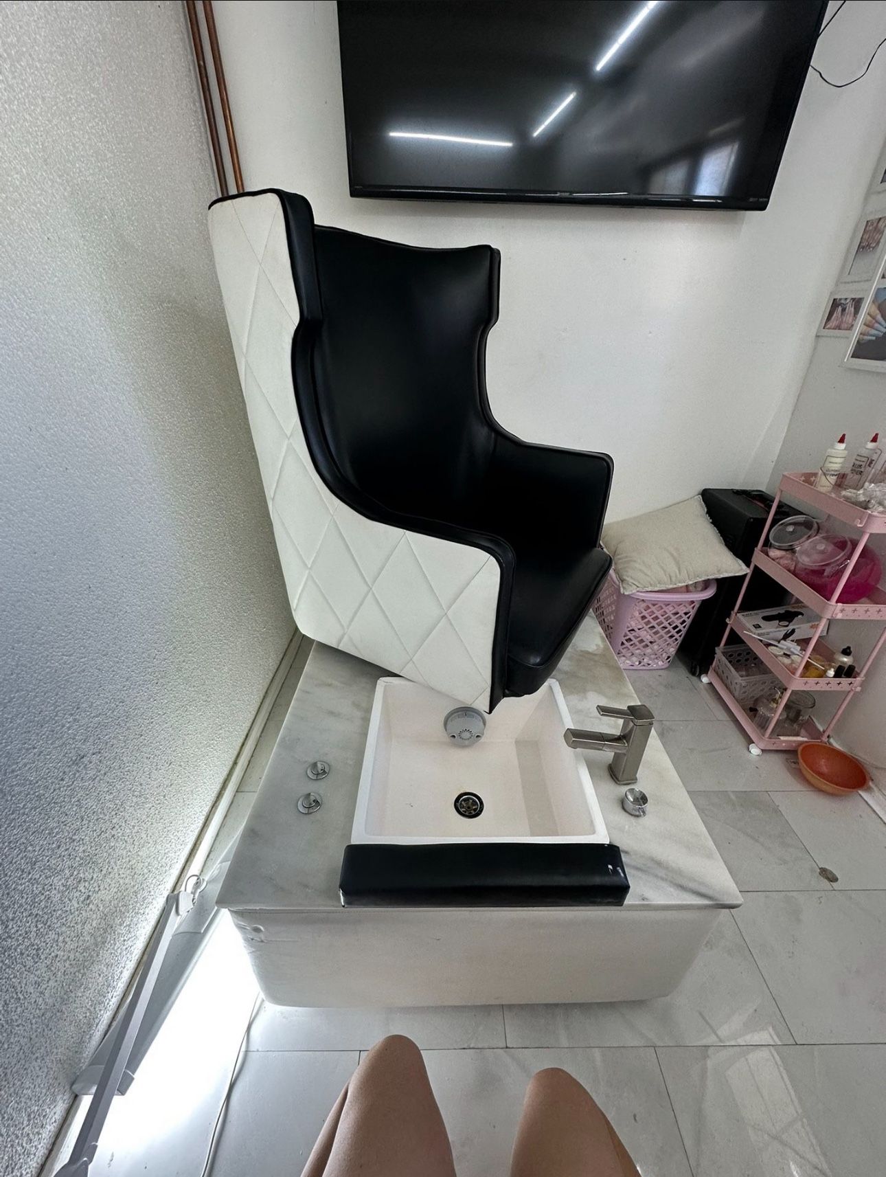 black and white marble pedicure chair