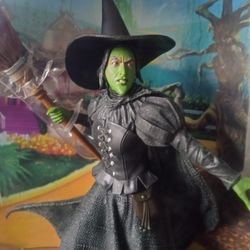 WIZARD OF OZ & LORD OF THE RINGS DIORAMA FIGURES