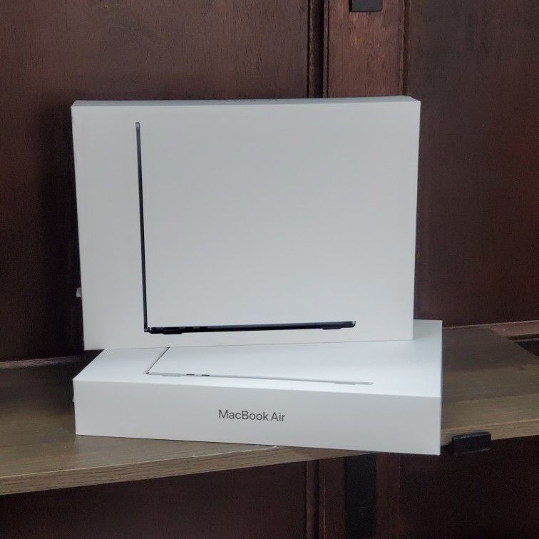 Apple - MacBook Air 13-inch Laptop Built for Apple Intelligence - M3 Chip (16GB RAM - 256GB SSD)