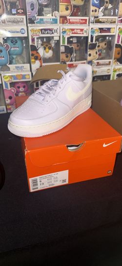 Women AIR FORCE 1 ‘07. Size 9