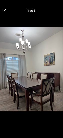 Comedor de 8 sillas con su mueble para vinos
