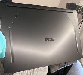 Acer nitro 5 17 inch black n red  (price negotioble)