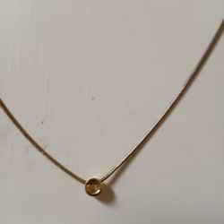 Small Gold Tone Pendant Necklace 