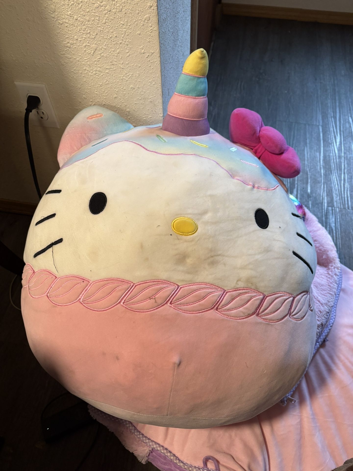 Free Hello Kitty X-large Pillow And Unicorn Sleeping Bag