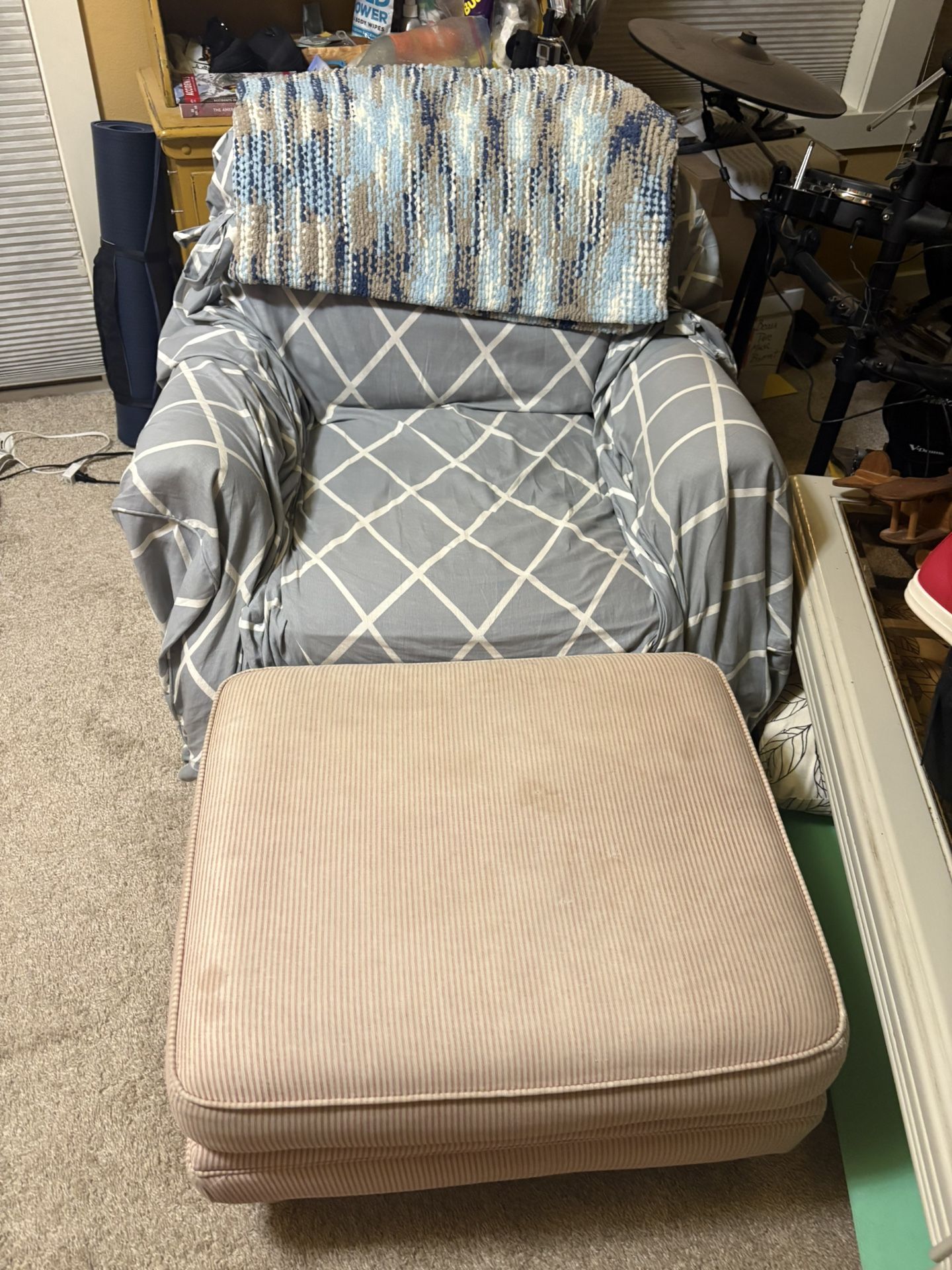 Free Ottoman And chair
