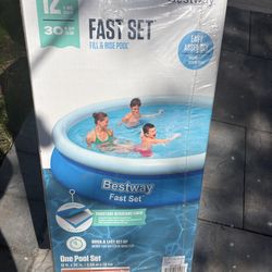 Bestway: Fast Set - 12' x 30" Inflatable Round Pool Set