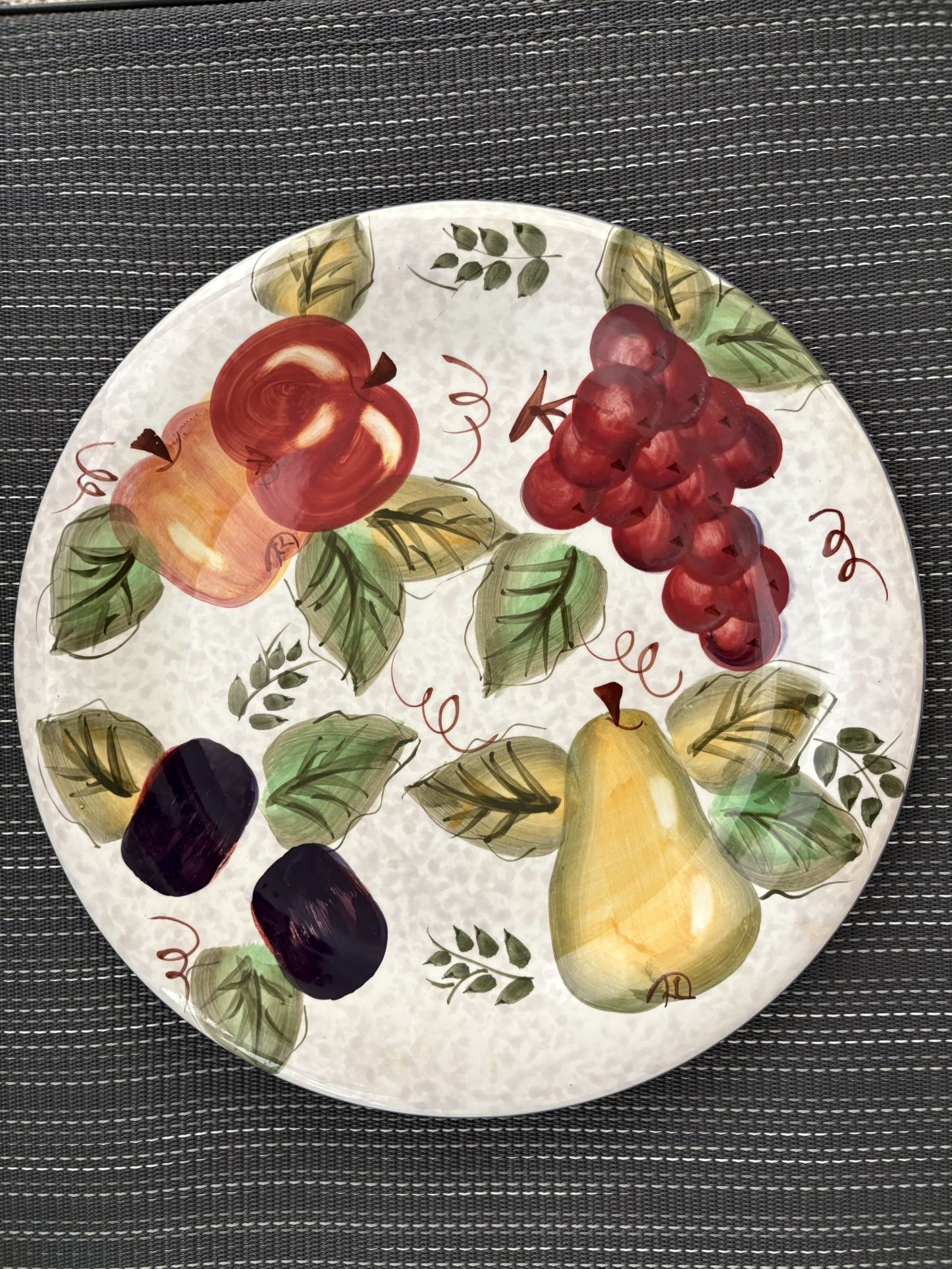 Oneida Vintage Fruit 10 1/2” plate - never used