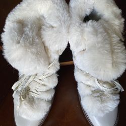 A New Day Women’s Faux Fur White Hiker Boots Size 12