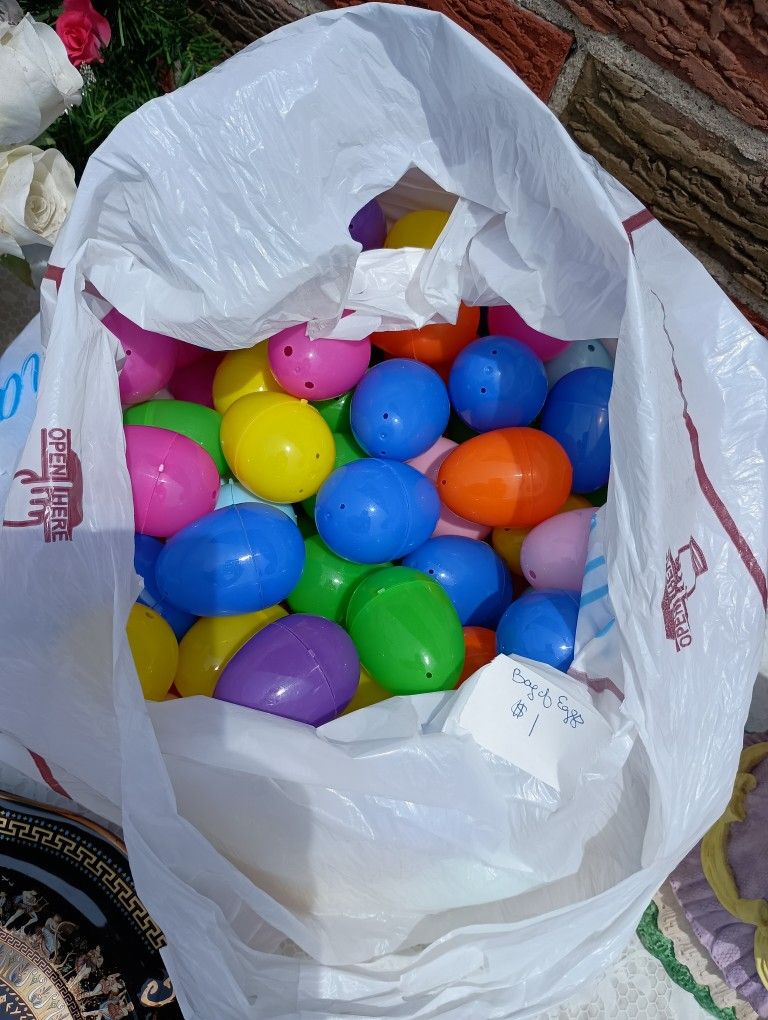 3/$10 🌟 Bag Full Of Multicolored Colorful Easter Eggs