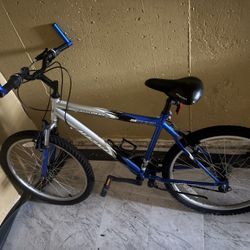 Boys Bike Excellent Condition 