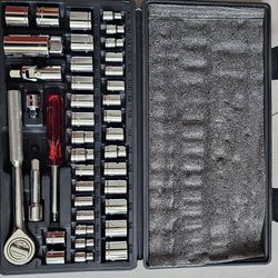 Brookstone 41 Pieces Socket Tool Set