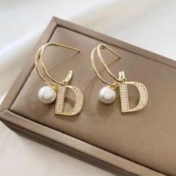 VINTAGE 18K Gold Plated Bling Crystal Rhinestone Initial Letter With Pearl Accents Drop Earrings 