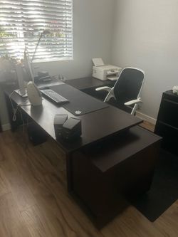 Computer desk