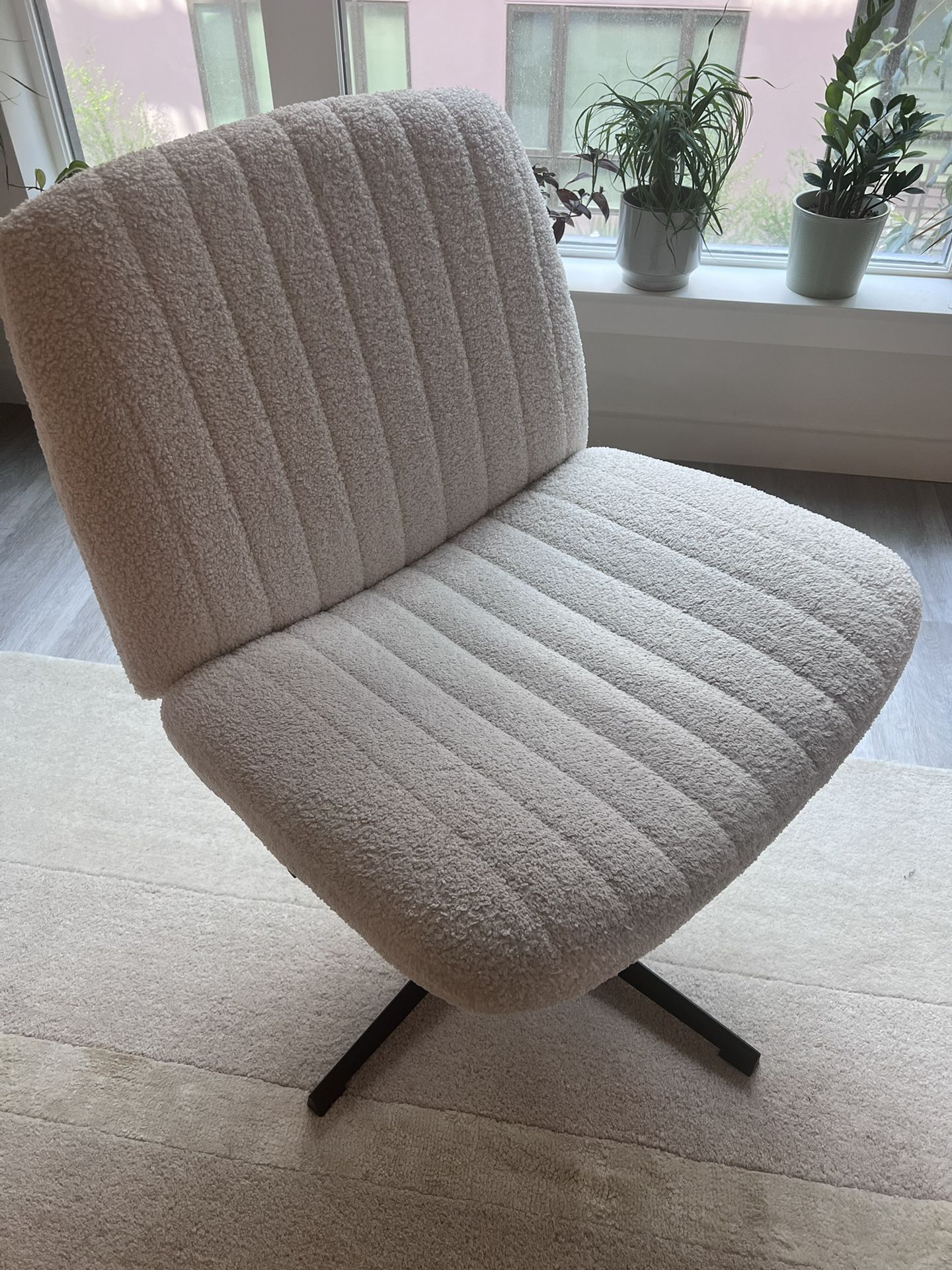 Plush Desk Chair — Like-New