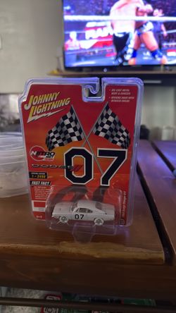 Johnny Lightning 1969 Dodge Charger R/T #7 Orange 1:64 JLCP7380 Chase