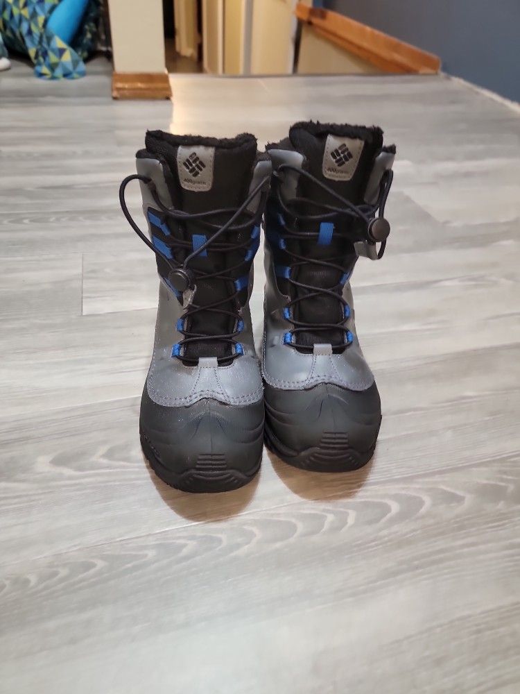 Size 7 Columbia Snow Boots 