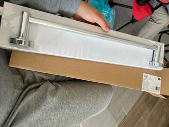2 Towel Bar 18 In / Barra Para Toallas $10 Ea