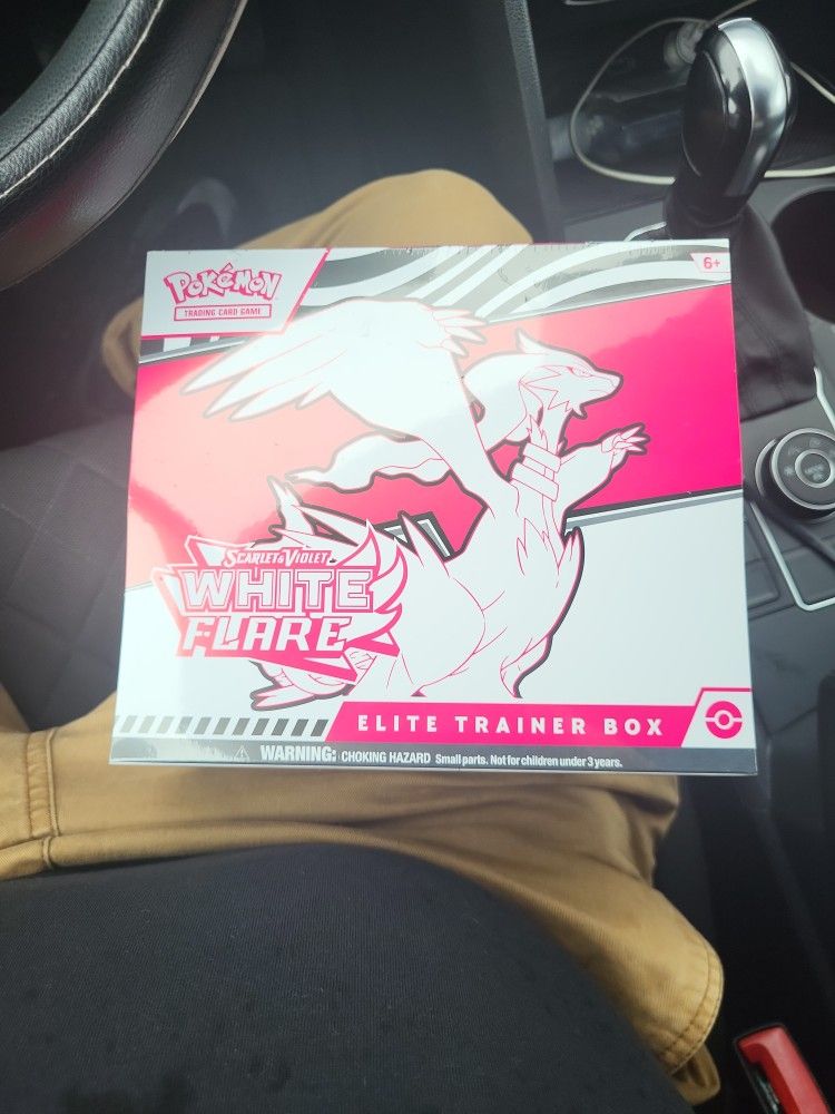Pokémon White Flare - Elite Trainer Box
