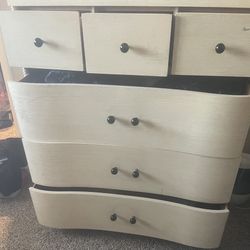 chest of drawers