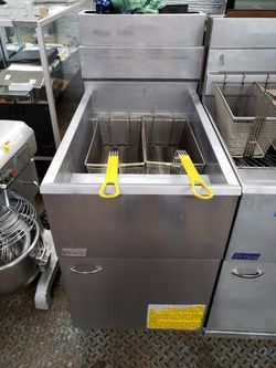 Pitco® 65C+S Natural Gas 65-80 lb. Stainless Steel Floor Fryer