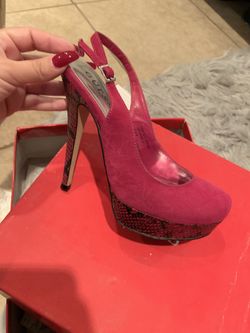 Pink guess pumps