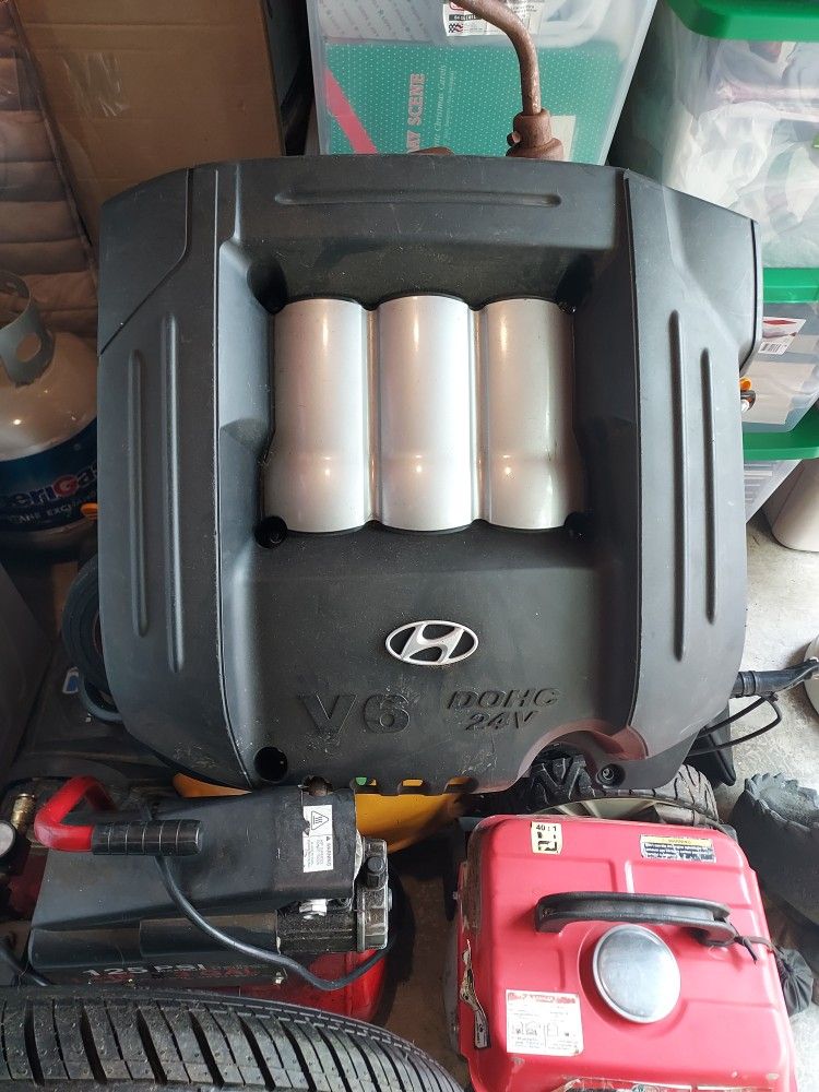 Hyundai V6 engine cover