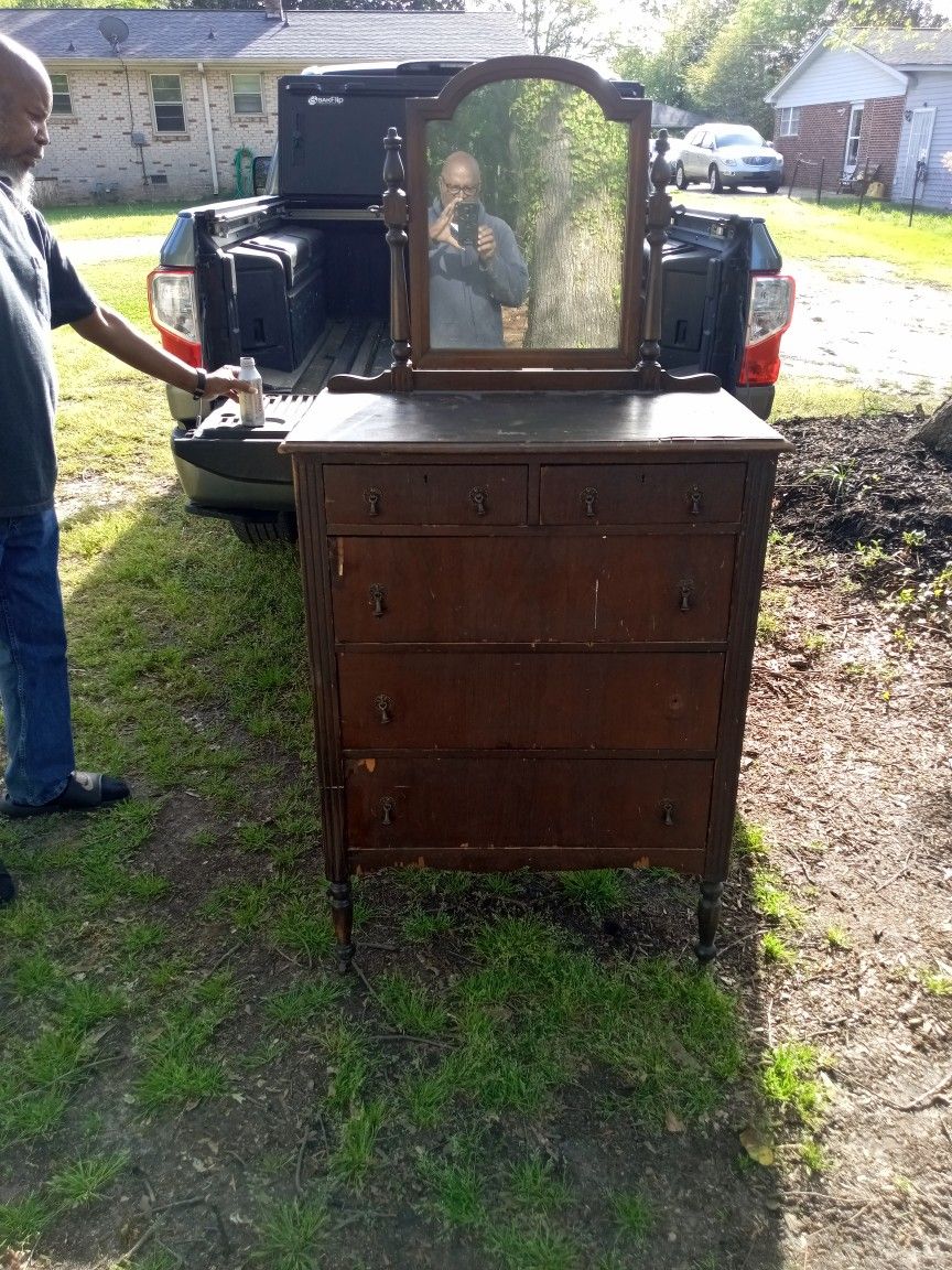 Vintage 5 Drawer Chest With Mirror