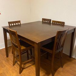 Dining Table  Extendable, Four Chairs 