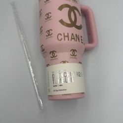 Stanley Authentic Quencher Tumbler With Handle And Straw Hot & Cold 40 Oz  