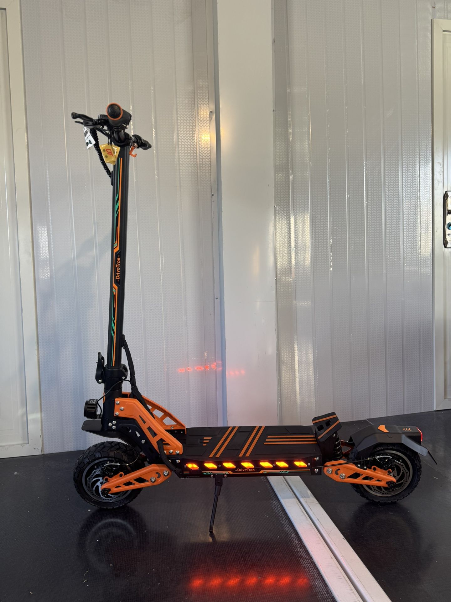 Dual-motor high-speed electric scooter