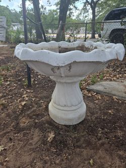 VINTAGE BIRD BATH