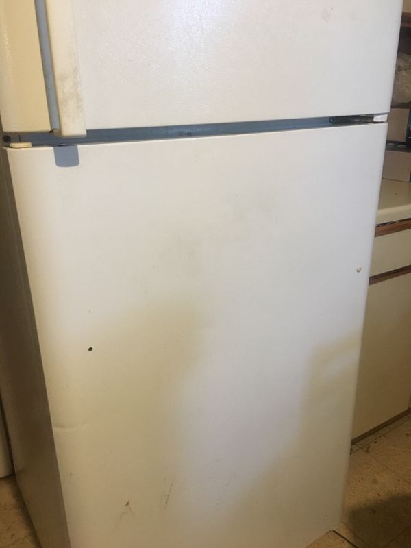 Kenmore self defrosting refrigerator/freezer 50 for Sale in Mount