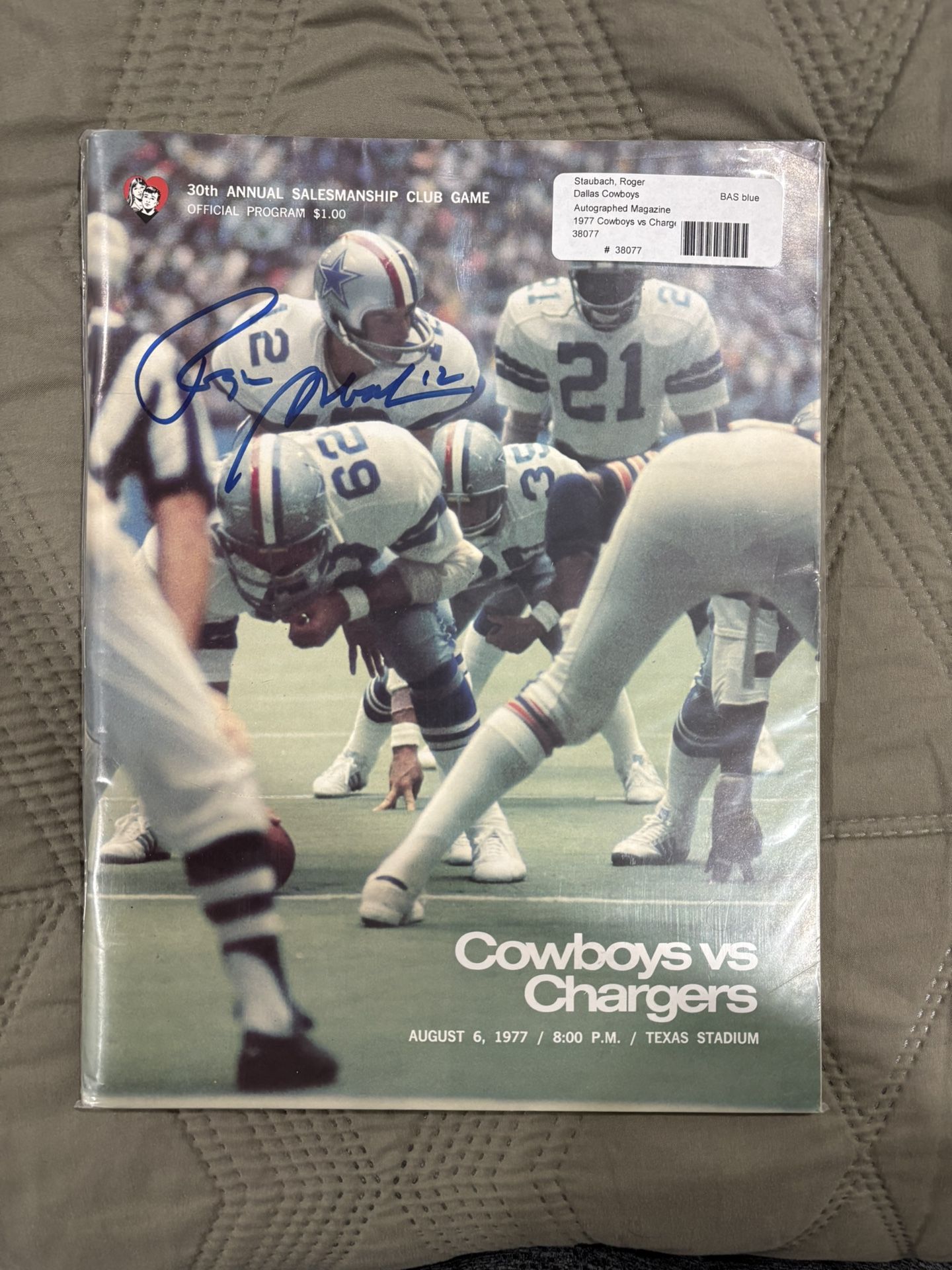 Roger Staubach Autographed 1977 Magazine