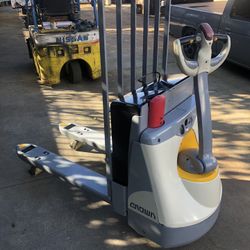 Crown Electric Palletjacks
